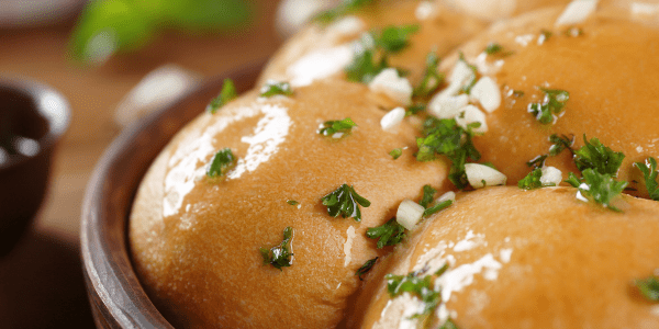 garlic butter brioche dinner rolls